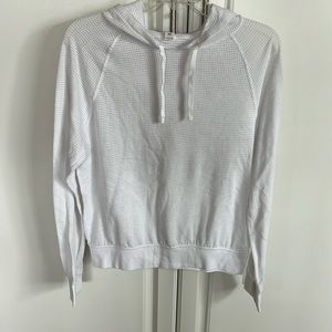 While Long sleeve shirt